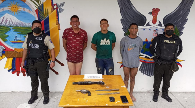 Imagen de la noticia: Ecuador: Dejan en ropa interior a tres ladrones venezolanos