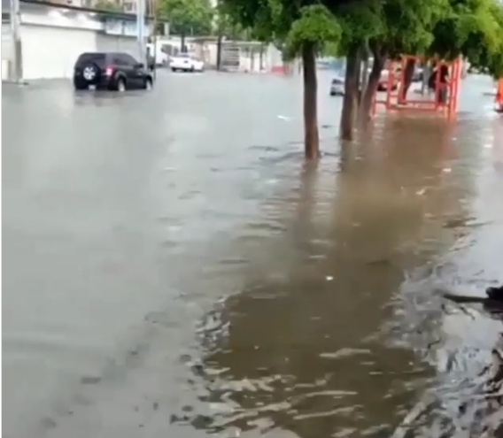 Imagen de la noticia: Municipio Lagunillas: Fuertes lluvias inundaron las calles de Ciudad Ojeda.(video)