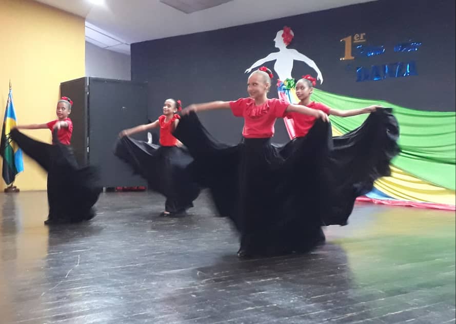 Imagen de la noticia: Municipio Cabimas: E.B.E Jesús Enrique Losada fue la gran triunfadora del festival Intercolegial de danza