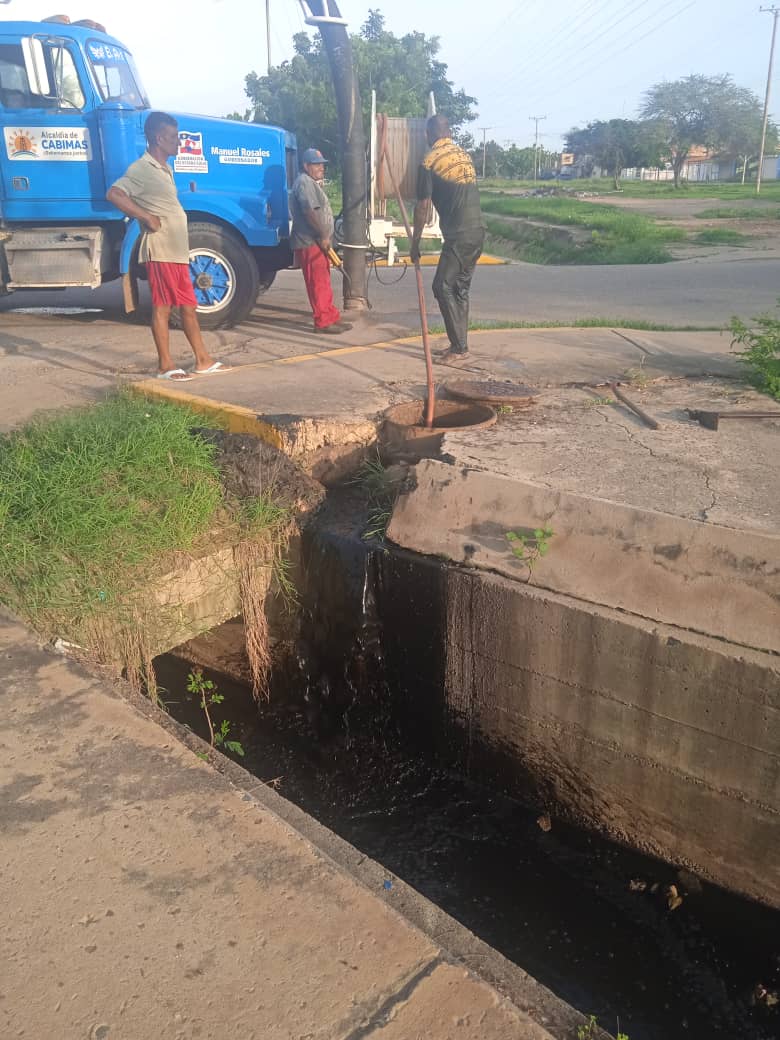 Imagen de la noticia: Municipio Cabimas: Alcaldía ejecuta mantenimiento a red de aguas servidas en varios sectores críticos