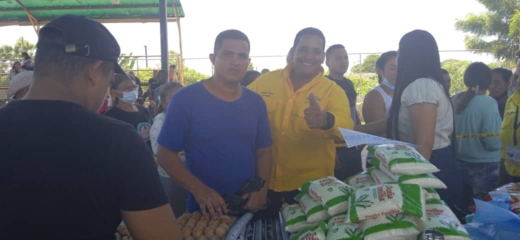 Imagen de la noticia: Municipio Simón Bolívar: Familias del sector La Plata disfrutaron de Jornada de venta de alimentos