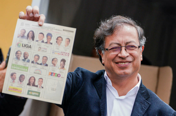Imagen de la noticia: Colombia: Izquierdista Petro y empresario Hernández definirán presidencia en segunda vuelta
