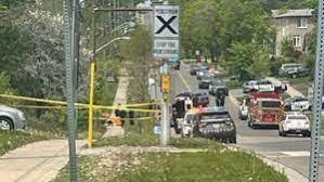 Imagen de la noticia: Cuatro escuelas de Toronto cierran sus puertas tras sentirse amenazadas por un sujeto armado con un rifle merodeando la zona