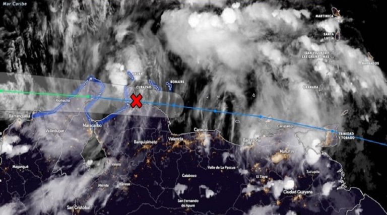 Imagen de la noticia: Nicolas Maduro anuncia que Ciclón Tropical DOS se aleja del país