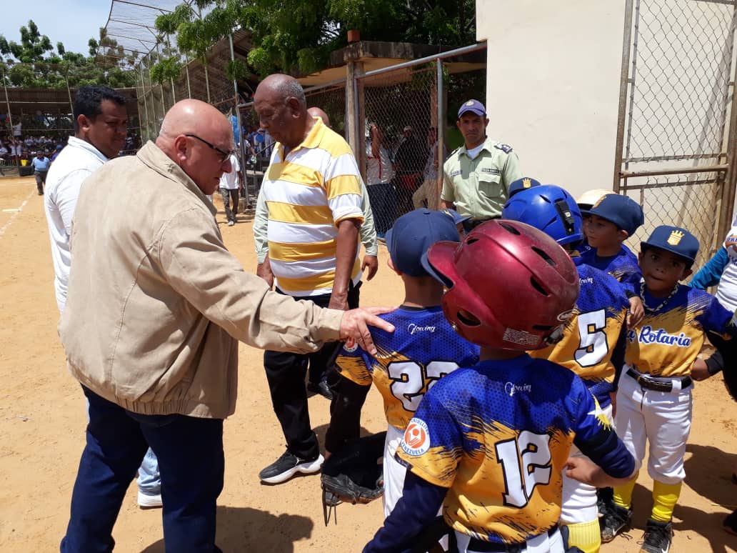 Imagen de la noticia: Municipio Cabimas: Comenzó torneo estatal de béisbol infantil en el Estadio de R10