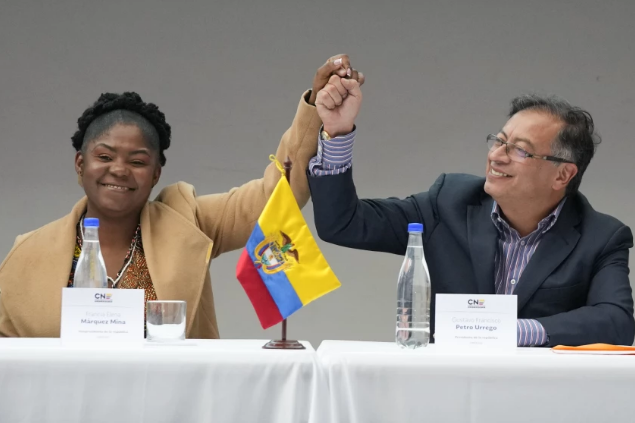 Imagen de la noticia: Colombia: Gustavo Petro recibe credencial de presidente