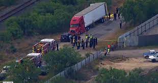 Imagen de la noticia: EE.UU: Encuentran más de 40 fallecidos en el interior de un camión en Texas