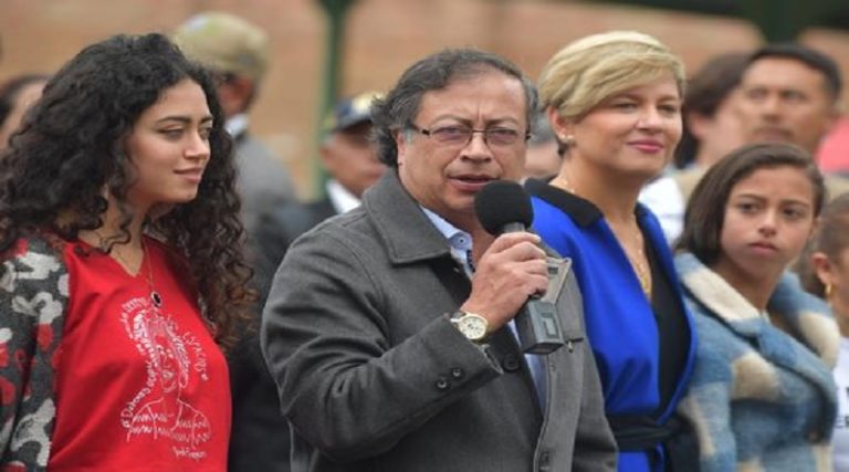 Imagen de la noticia: Gustavo Petro: Hoy Colombia cambia al escribir una nueva historia para América Latina y el mundo