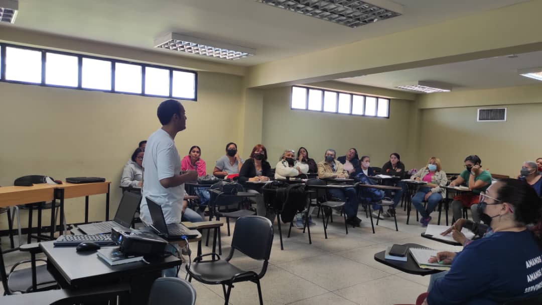 Imagen de la noticia: Municipio Cabimas: Con tres magistrales ponencias culmina proceso de formación de Defensores Escolares y Defensores de Derecho