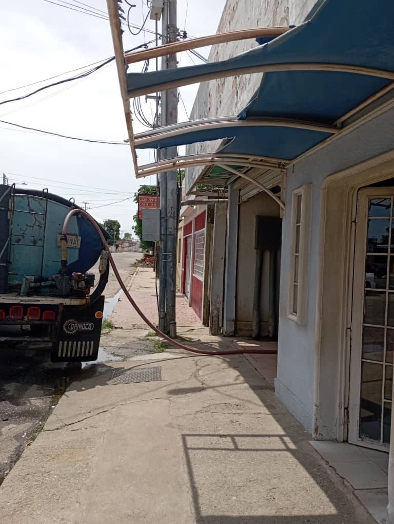 Imagen de la noticia: Municipio Cabimas: Segun Comisionado Cárdenas “Se mantiene y mantendrá suministro diario de agua a Unidad de Diálisis Care”