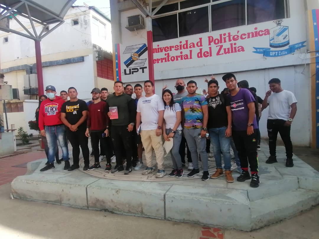 Imagen de la noticia: Municipio Cabimas: Estudiantes realizan toma símbolica de las instalaciones de la Uptz