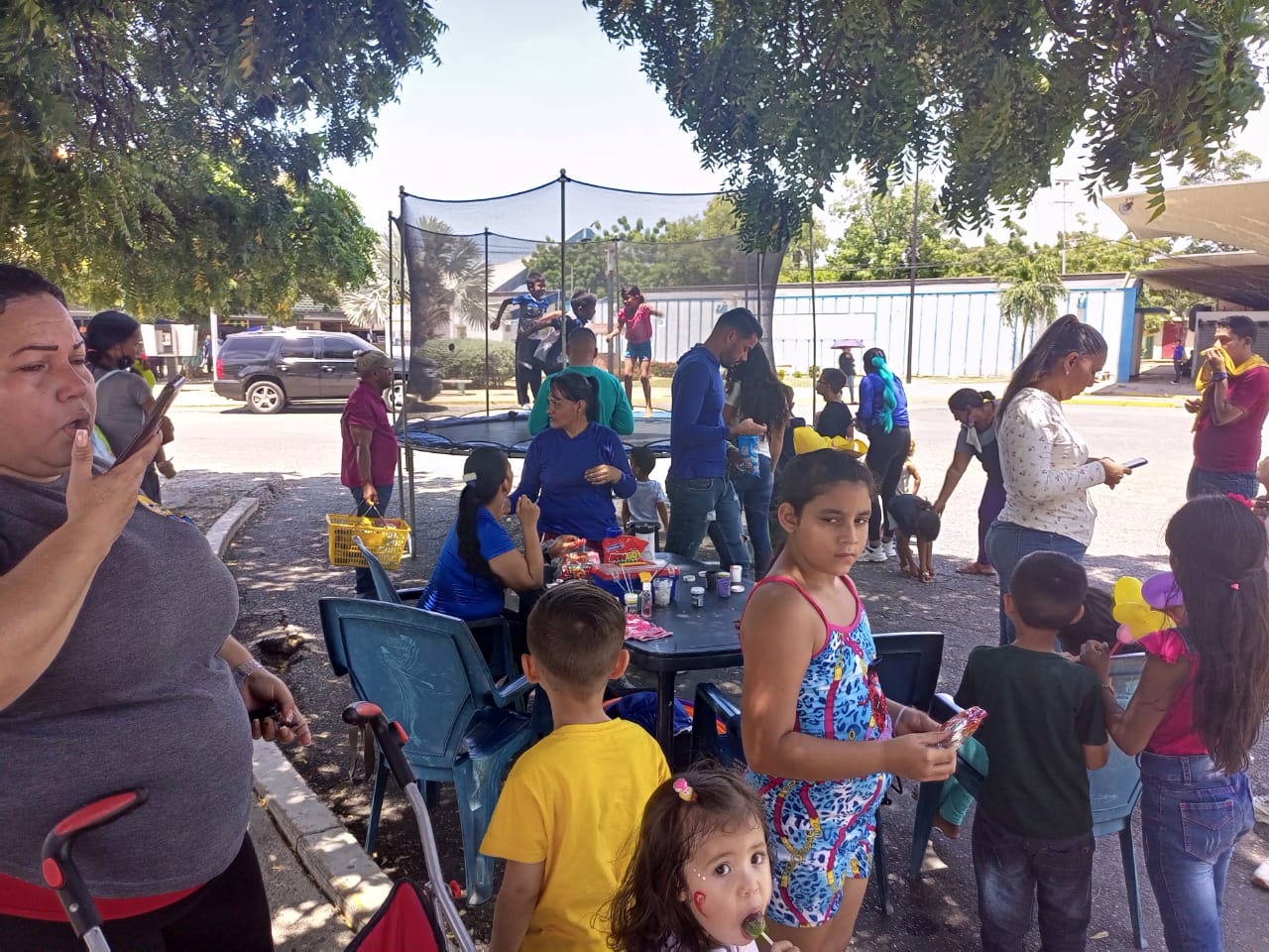 Imagen de la noticia: Municipio Cabimas: En la terminal de pasajeros, EMUTECA realizó compartir para los niños en su día