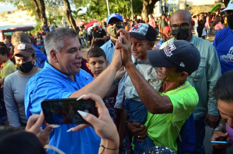 Imagen de la noticia: Municipio Lagunillas: Alcaldía brinda alegría a los niños en su día