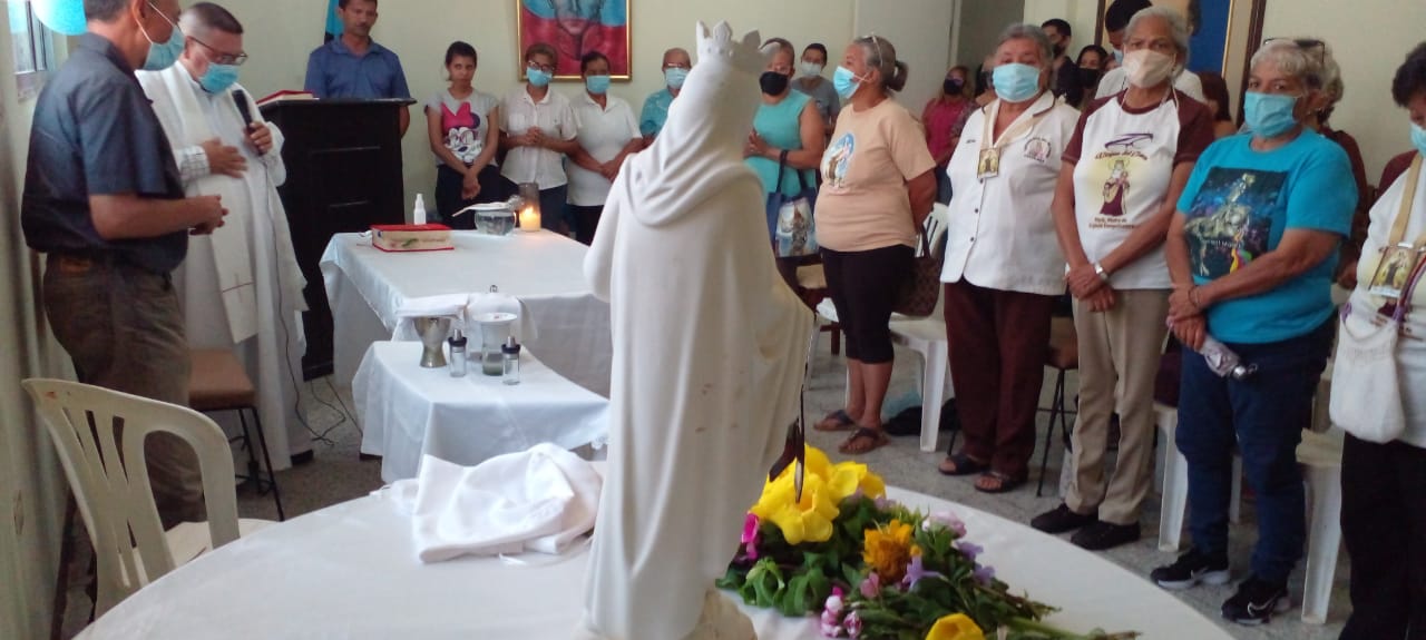 Imagen de la noticia: Municipio Simón Bolívar: Sagrada imagen de la virgen del Carmen estuvo de visita en la Alcaldía