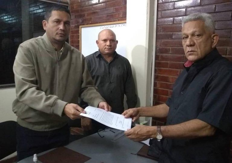 Imagen de la noticia: Municipio Cabimas: Representantes del Psuv se reúnen con el contralor Municipal por el caso de la presunta venta ilegal de vehículos