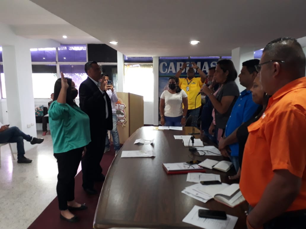 Imagen de la noticia: Municipio Cabimas: Juramentados 2 concejales suplentes en Sesión Ordinaria