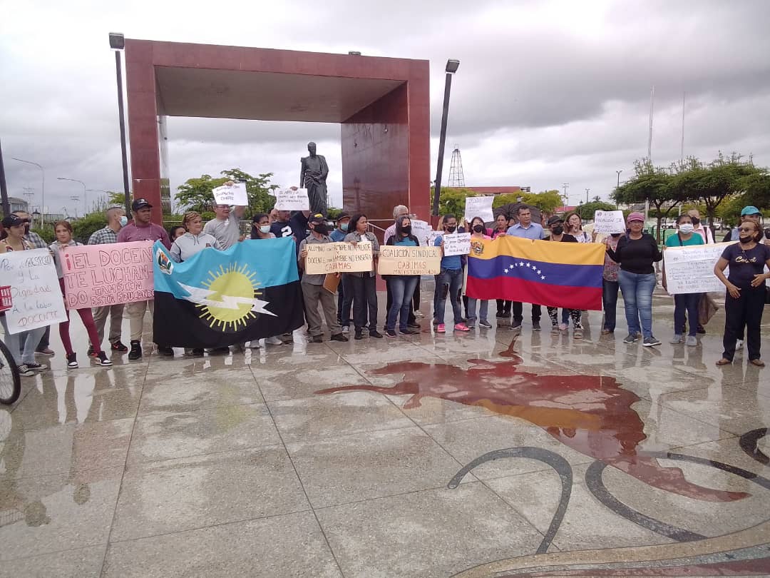 Imagen de la noticia: Municipio Cabimas: Educadores protestan para exigir mejores condiciones laborales