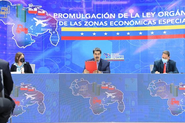 Imagen de la noticia: Juan Carlos Montesinos: “Ley de ZEE da un cheque en blanco a las empresas extranjeras que decidan invertir en el país”