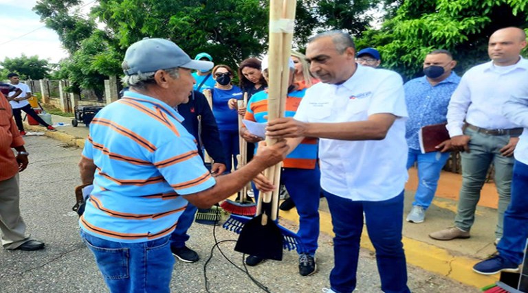 Imagen de la noticia: Municipio Santa Rita: Alcaldía realiza mantenimiento en la avenida “Pedro Lucas Uribarri”