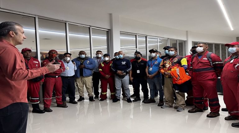 Imagen de la noticia: Parten a Cuba misión de 35 de bomberos especialistas y técnicos de PDVSA