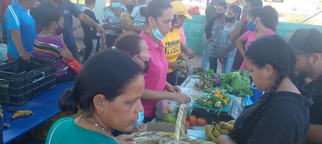 Imagen de la noticia: Municipio Simón Bolívar: Alcaldía realiza jornada de venta de alimentos para beneficiar a 500 familias