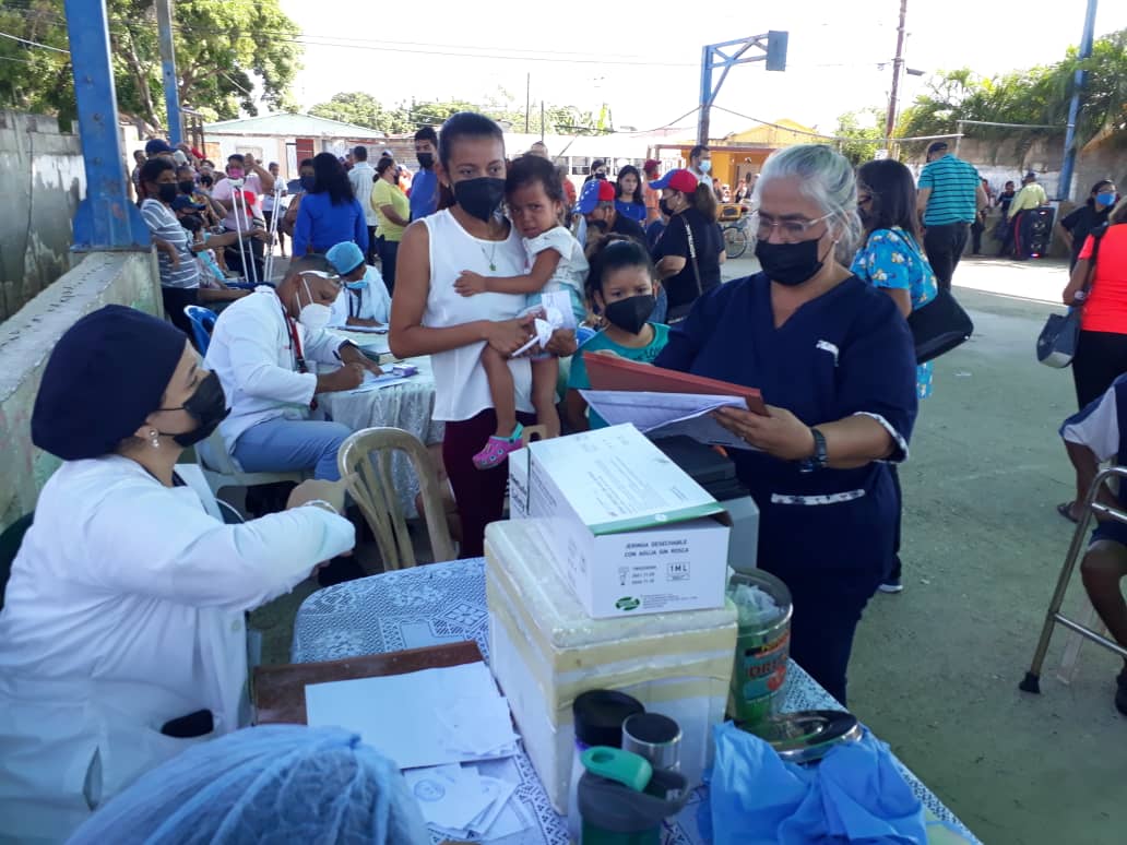 Imagen de la noticia: Municipio Cabimas: Alcaldía y Gobernación del Zulia benefician a más de 300 cabimenses en jornada social de Tierra Negra