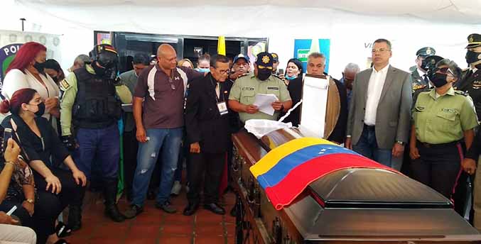 Imagen de la noticia: Municipio Lagunillas: Dan el último adiós al comisionado Jefe fallecido en el atentado contra el Hipermercado de Ciudad Ojeda