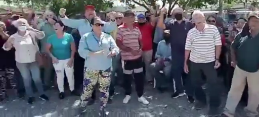 Imagen de la noticia: Municipio Simón Bolívar: Jubilados de PDVSA solicitan el pago de su pensión que presenta un retraso
