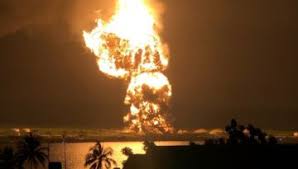 Imagen de la noticia: Cuba: Explotó tercer tanque de combustible.(video)