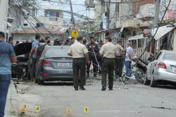 Imagen de la noticia: Ecuador: Gobierno dará recompensa de 10.000 dólares por información de explosión “terrorista”