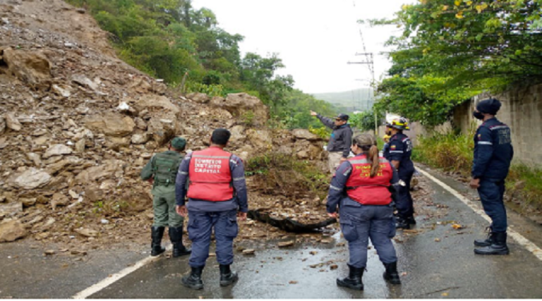 Imagen de la noticia: Activan Centro Nacional de Control Emergencias y Desastres para atender afectaciones por lluvias