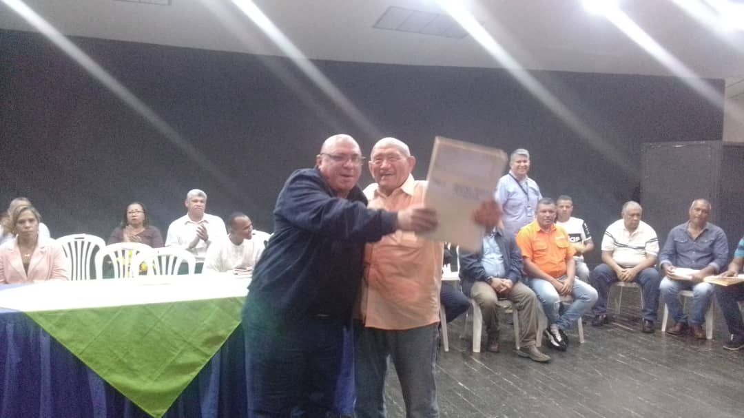 Imagen de la noticia: Alcalde Nabil Maalouf junto al CLPP entregan Plan de Desarrollo Municipal y actas de diagnóstico participativo para el Año 2023