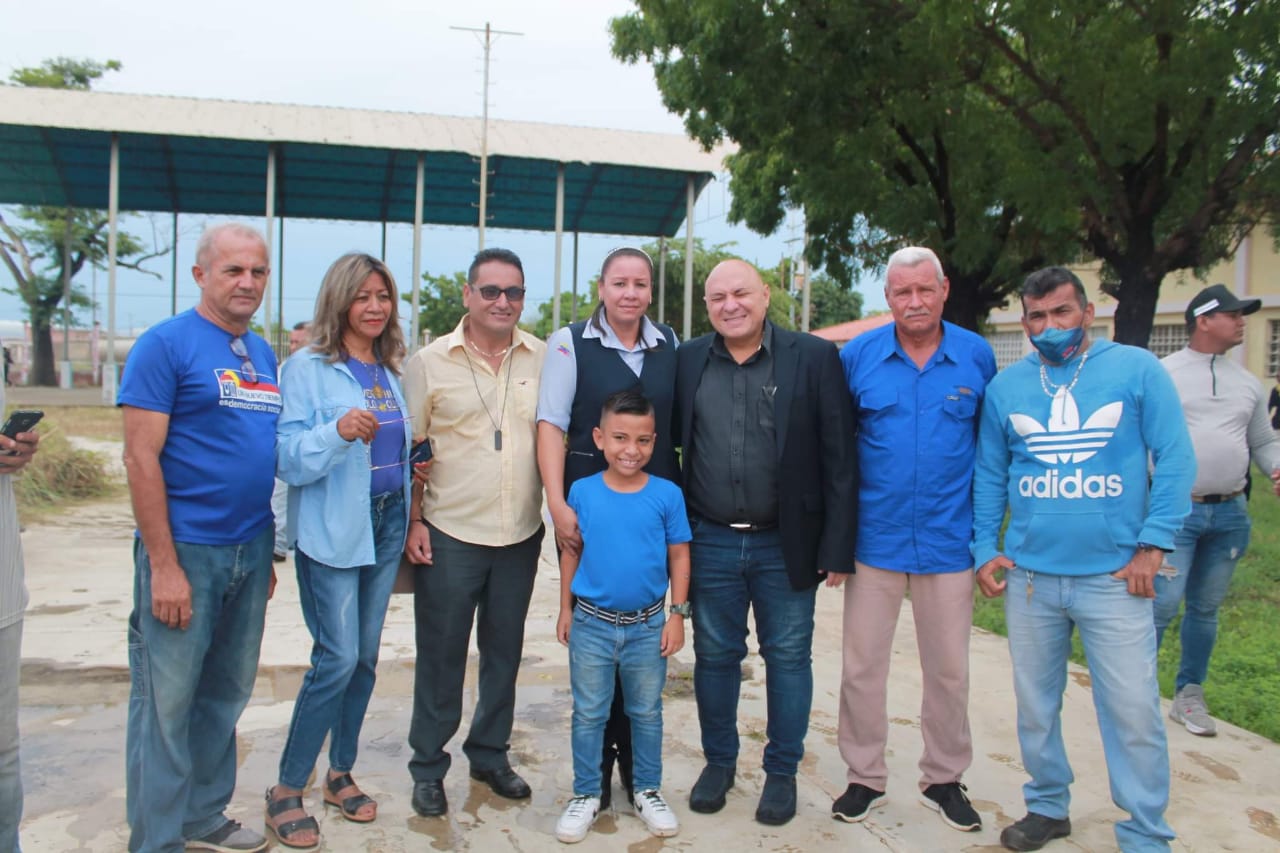 Imagen de la noticia: Municipio Cabimas: Alcalde Nabil Maalouf inicia programa social “Manos a la Escuela” en la E.B.E María Ch. Báez