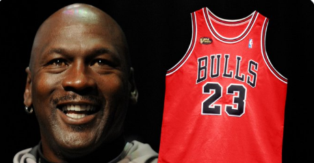 Imagen de la noticia: Camiseta de Michael Jordan fue vendida en una subasta por $10 millones