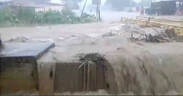 Imagen de la noticia: Estado Lara: Lluvias con granizo causaron inundaciones