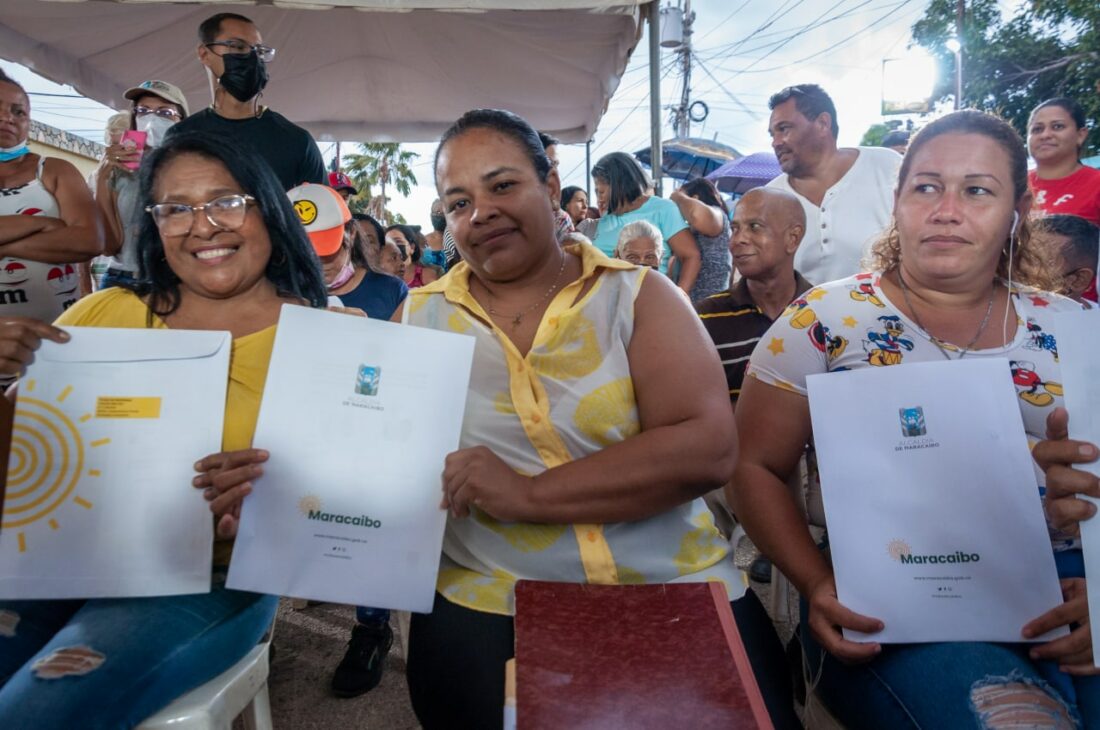 Imagen de la noticia: Municipio Maracaibo: Alcaldía entrega más de 200 títulos de propiedad de su vivienda marabinos