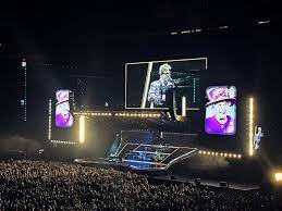 Imagen de la noticia: Canada: Elton John homenajea a Isabel II en un concierto en Toronto