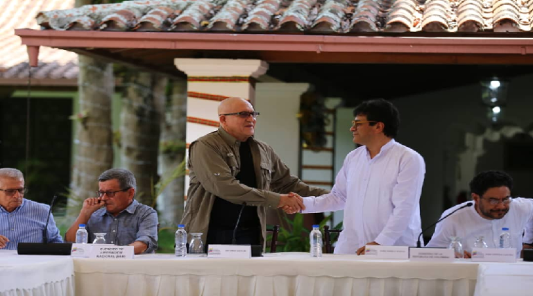 Imagen de la noticia: Gobierno de Colombia y el ELN firman comunicado en Caracas