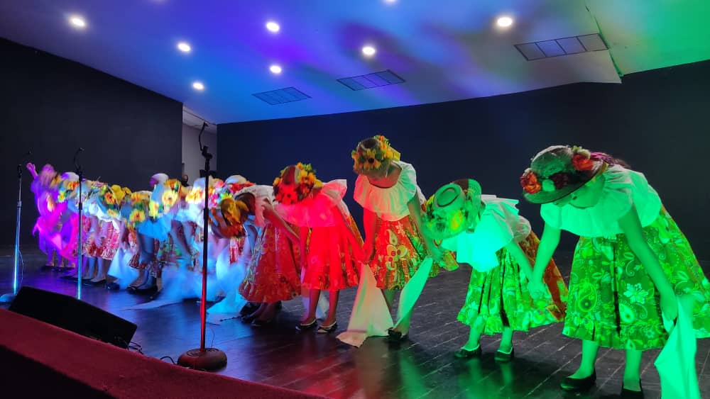 Imagen de la noticia: Municipio Cabimas: Realizan Primera muestra cultural de las Escuelas Parroquiales en la modalidad de Danza, Coral y Teatro