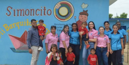Imagen de la noticia: Municipio Santa Rita: Primera Dama lleva a Simoncito “Mi Barquito de Papel” Programa Regalando Sonrisa