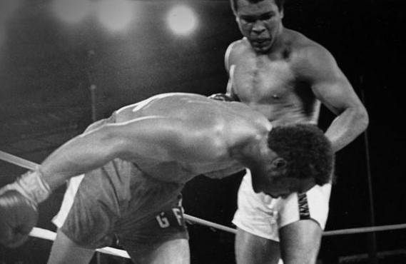 Imagen de la noticia: Un día como hoy, 30 de octubre en la historia: 1974 en Kinshasa, República Democrática del Congo, se libra el mítico combate de boxeo entre Muhammad Alí y George Foreman