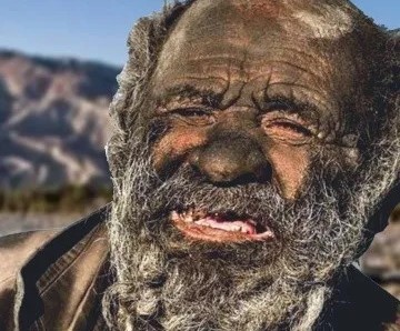 Imagen de la noticia: Amou Haji, el hombre más sucio del mundo falleció