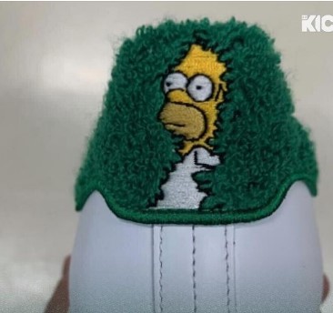 Imagen de la noticia: Adidas lanza unas zapatillas Stan Smith con el meme más famoso de Los Simpson: Homero en el arbusto