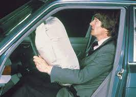 Imagen de la noticia: Un día como hoy, 23 de octubre en la historia: 1971: en Alemania, la empresa automovilística Mercedes Benz patenta el airbag