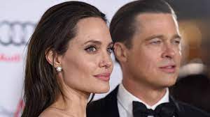Imagen de la noticia: Angelina Jolie vendió su bodega para olvidar el alcoholismo de Brad Pitt