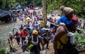 Imagen de la noticia: Miles de venezolanos varados en la selva de Panamá por el cierre terrestre en EE.UU.