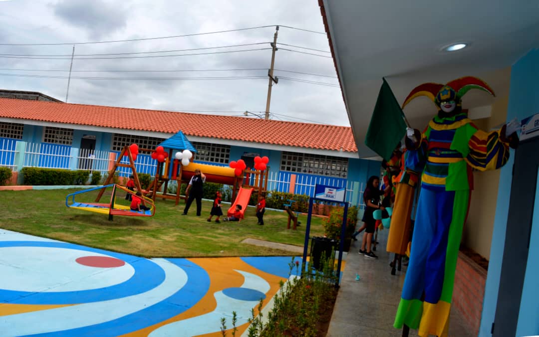 Imagen de la noticia: Estado Zulia: Gobernación inició la entrega de modernas escuelas