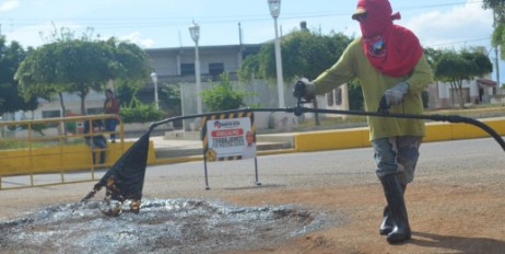 Imagen de la noticia: Municipio Santa Rita: Alcaldía inicia trabajo de asfaltado en Avenida Bicentenaria