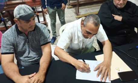 Imagen de la noticia: Municipio Santa Rita: Alcalde Alenis Guerrero y Cámara Municipal firman ejecútese de la Ordenanza de la parroquia San José de Puerto Escondido