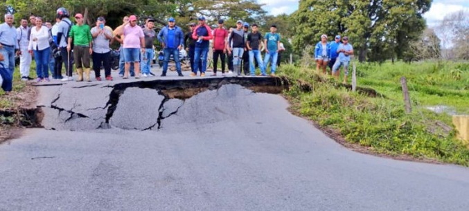 Imagen de la noticia: Estado Zulia: Municipios Colón y Catatumbo se encuentran incomunicados por colapso vial